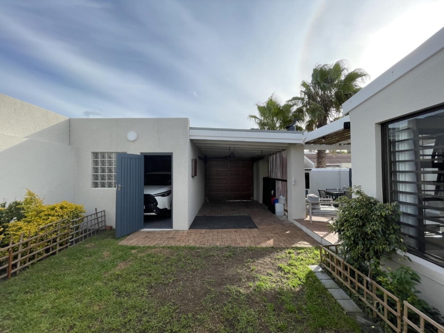 3 Bedroom Property for Sale in Kirstenhof Western Cape